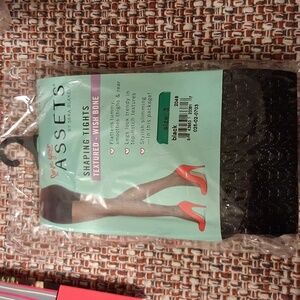 ASSETS by Sara Blakely Black Textured Wish Bone Shaping Tights. Size 3